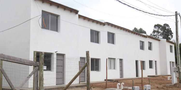 Antía destacó cumplimiento en realojo de viviendas en Pueblo Obrero, dejando atrás el asentamiento de Selva Negra