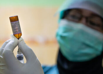 La Tierra crea agua en la superficie lunar