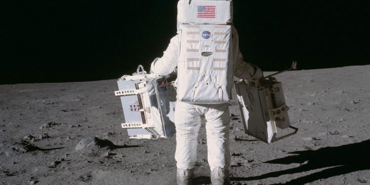 La Luna se está alejando de la Tierra