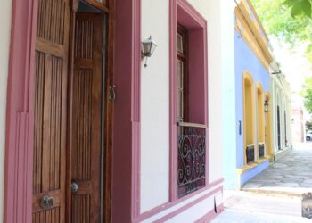 Integrantes del MEC conocieron el proyecto de recuperación histórica de fachadas en Aiguá