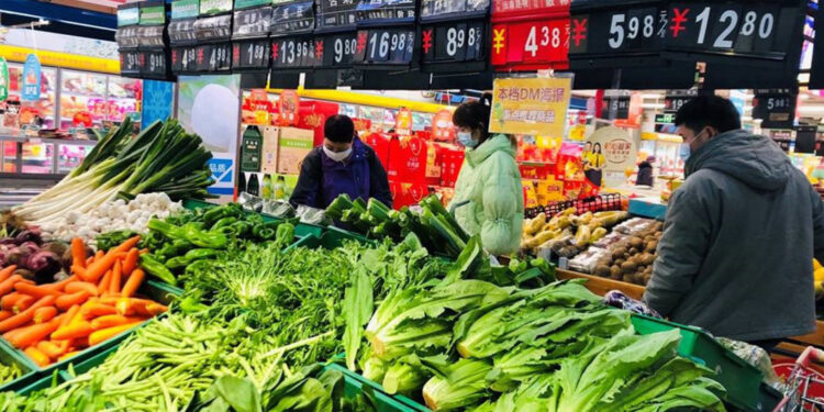 COVID-19 podría haberse propagado en mercado Wuhan pero originado en otros lugares