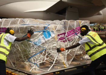 UNICEF y 16 aerolíneas se unen para distribuir masivamente la vacuna contra la COVID-19 en todo el mundo