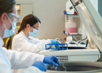 Bajan los casos de COVID-19 a nivel mundial