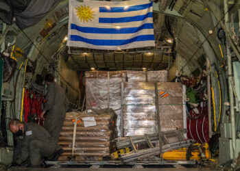 Hércules con cuatro ultra freezers para las vacunas contra el Coronavirus llegó en la madrugada