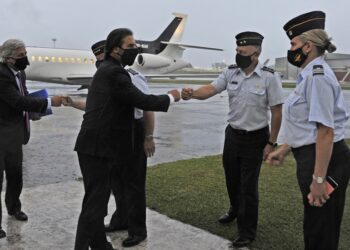 Consentimiento firmado previo a la vacuna fue explicado por Lacalle