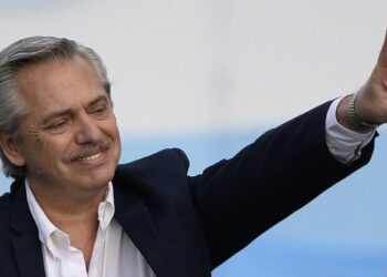 Argentina prorroga cierre de fronteras para extranjeros no residentes