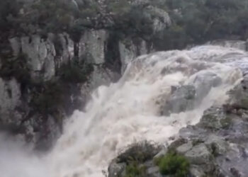 Fuertes lluvias provocan desborde de río y arroyos