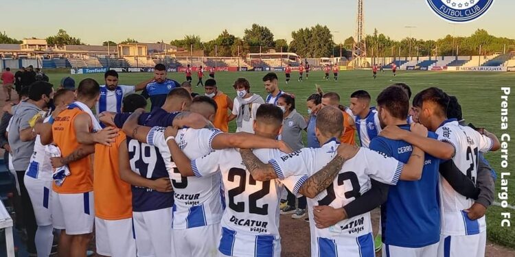 Cerro Largo clasificó a la Copa Sudamericana y mandó al descenso a Defensor