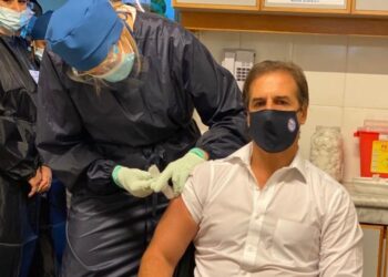 Lacalle se vacunó en el Maciel y rechazó cuarentena obligatoria