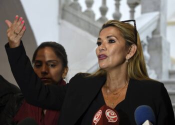 Policía de Bolivia captura a la expresidenta Jeanine Áñez