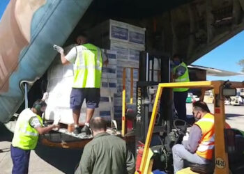 Fuerza Aérea trajo 80 respiradores desde Córdoba para pacientes con Covid