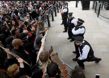 Protestas en Londres terminan con más de un centenar de detenidos