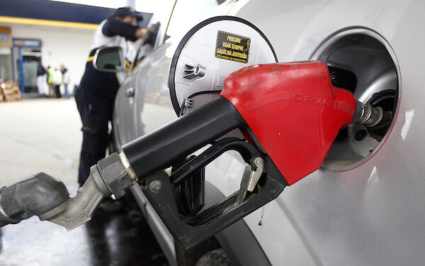Venta de combustible en Punta del Este bajó 30%