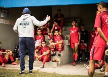Nuevo ensayo de la «era Forlán» en Atenas fue con derrota ante Juventud