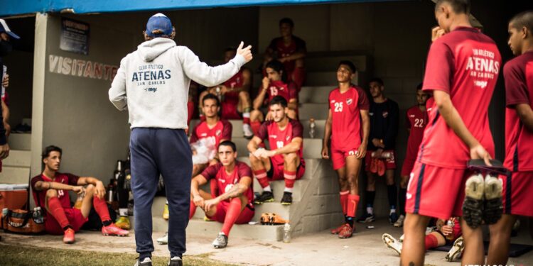 Nuevo ensayo de la «era Forlán» en Atenas fue con derrota ante Juventud