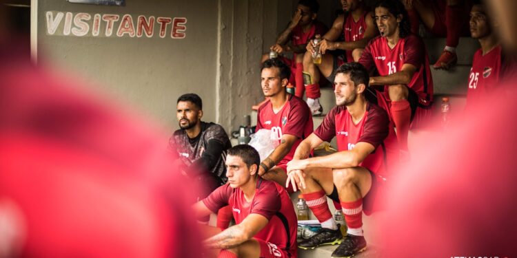 Nuevo ensayo de la «era Forlán» en Atenas fue con derrota ante Juventud