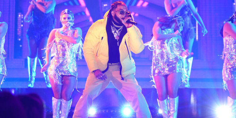 Latin AMA’s 2021: la noche de Bad Bunny y Karol G