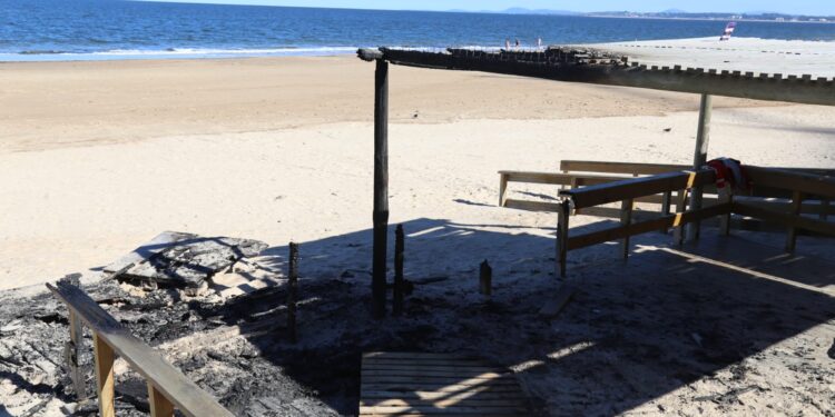 Vandalizaron estructura en playa accesible ubicada en parada 8 de la mansa