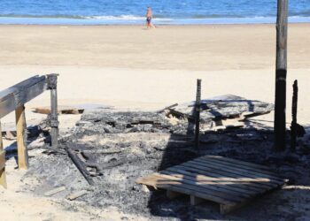 Vandalizaron estructura en playa accesible ubicada en parada 8 de la mansa