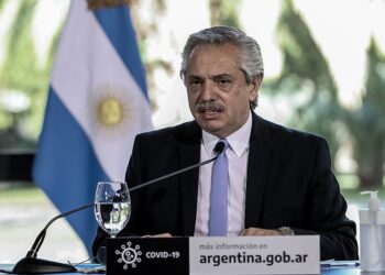 Alberto Fernández con COVID, tiene fiebre y dolor de cabeza