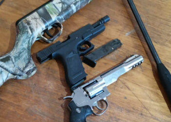 Republicana detiene auto e incauta armas de fuego