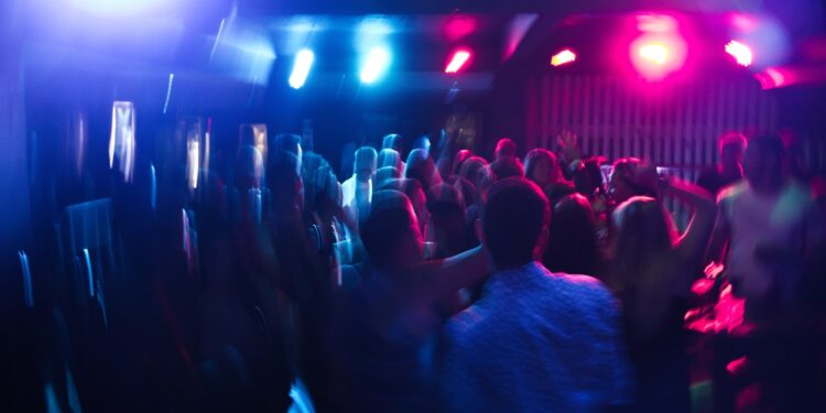 Gobierno habilita espectáculos públicos, fiestas y eventos