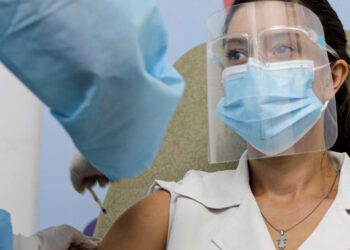 Comienza campaña antigripal; sepa como convive con la vacuna contra el COVID