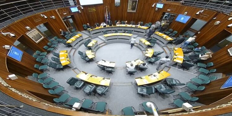 Bancada del Frente Amplio presenta ante la Junta paquete de medidas para paliar situación del COVID