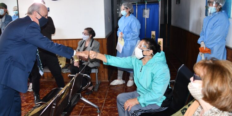 Suman dos nuevos vacunatorios; Batallón Florida y  Grupo de Artillería 1