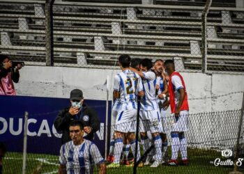Cerro Largo debutó triunfando ante Cerrito y Peñarol no pudo con Fénix