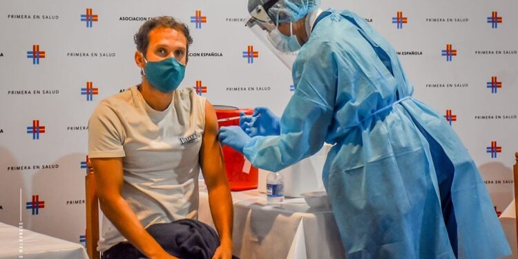 El plantel de Deportivo Maldonado recibió la primera dosis de Sinovac