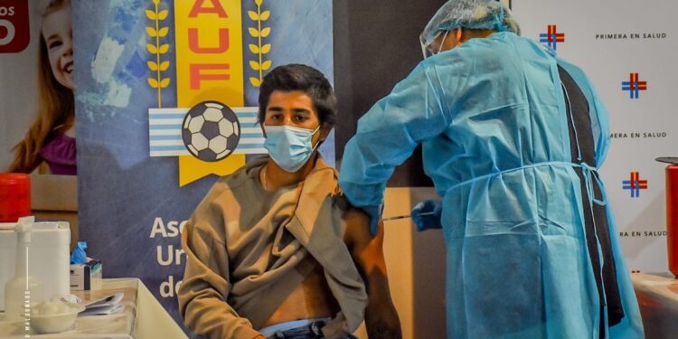 El plantel de Deportivo Maldonado recibió la primera dosis de Sinovac