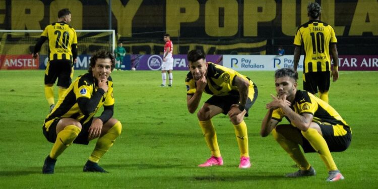 Copa Sudamericana: Peñarol goleó y se afianza en el primer lugar