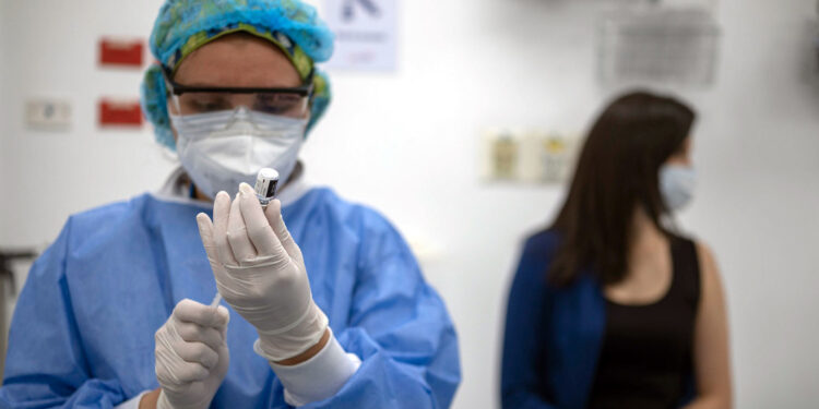 ONU advierte que CTI del continente americano se llenan de personas jóvenes con COVID