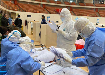 La OMS pide diferenciar la política de la ciencia en las investigaciones sobre el origen del COVID