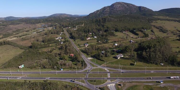 ¿Qué obra se realiza en Interbalnearia y ruta 37?