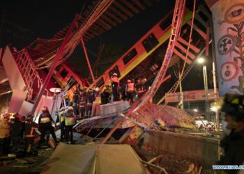 30 muertos y decenas de heridos al desplomarse metro en México