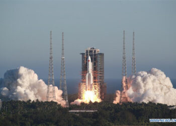 Agencia espacial rusa precisa la hora y el lugar de caída del cohete chino