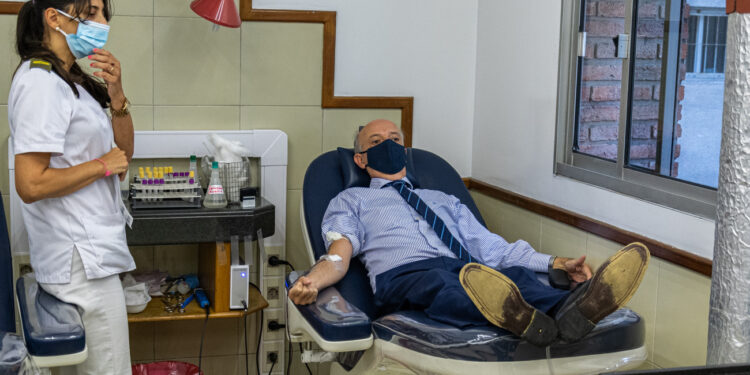 Comenzó campaña de donación de sangre por parte de integrantes de FF.AA