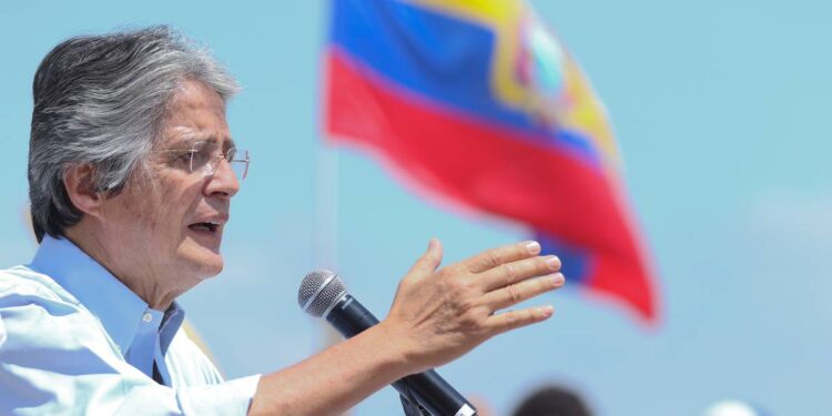Ecuador: Asumió nuevo presidente con batería de medidas para sus primeros días