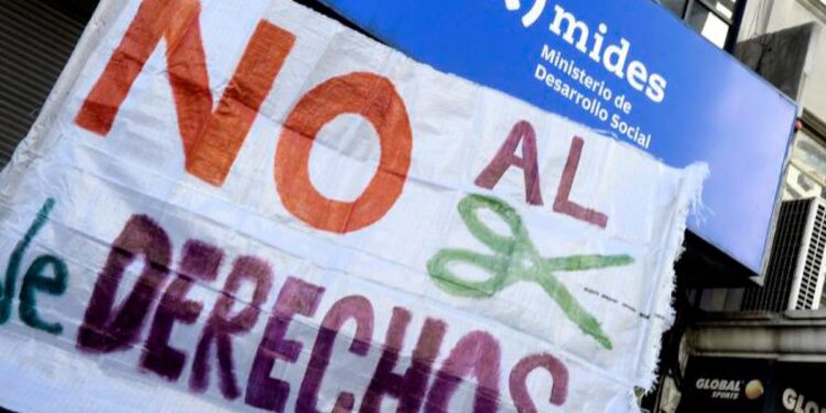 Poco serio; sindicato del Mides se enteró de cambio de Ministro por twitter