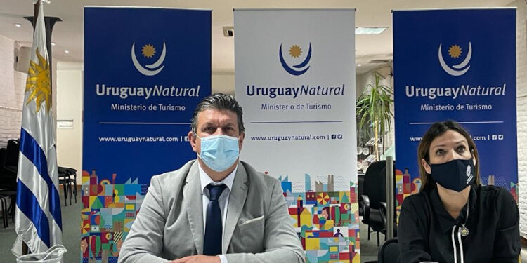 Policía Caminera detuvo un vehículo en Maldonado que llevaba mercadería ingresada en forma ilícita al país