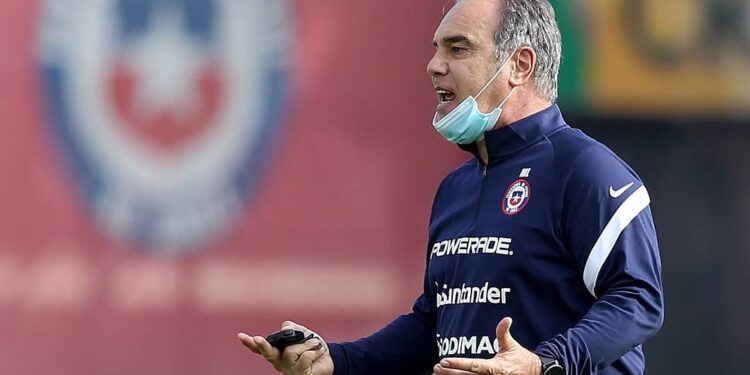 Chile llega al duelo contra Uruguay con una interna en llamas