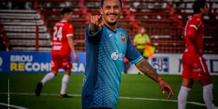 El «Depor» se hizo fuerte en el Complejo Rentistas y Cerro Largo sufrió a Arezzo