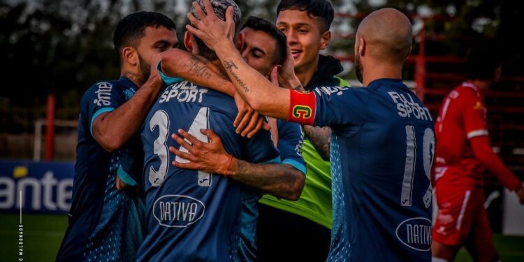 El «Depor» se hizo fuerte en el Complejo Rentistas y Cerro Largo sufrió a Arezzo
