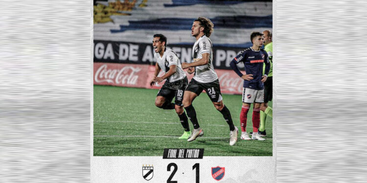 Atenas empezó bien, pero terminó sin invicto