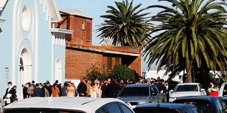 Notifican a Iglesia la Candelaria por permitir casamiento con más de 100 personas y clausuran restaurante donde iba a ser la fiesta