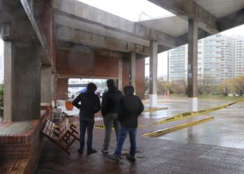 Temporal voló parte del techo de la terminal de Punta del Este