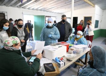 Comenzó vacunación Pueblo a Pueblo, barrio a barrio, en el Kennedy