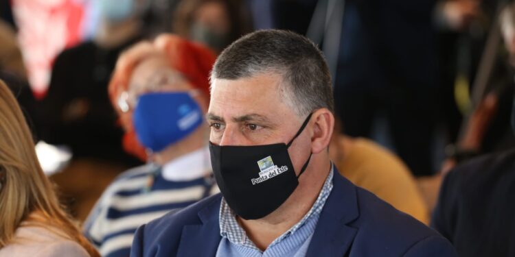 Carballal destaca importancia de lanzamiento de temporada de ballenas para Punta del Este